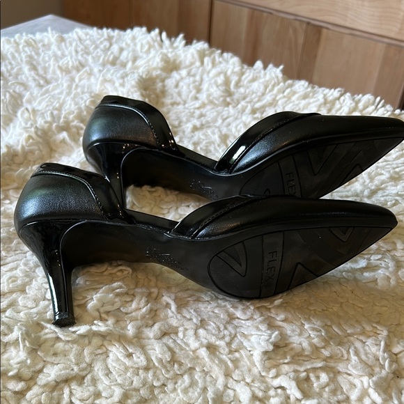 Life Stride Black Heels Elegant Medium Height - Picture 15 of 16